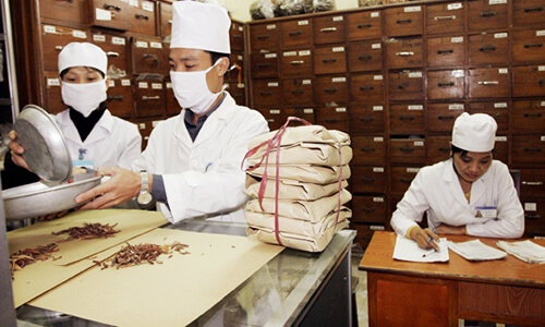 Người thầy thuốc mang trên mình tất cả niềm tự hào và đầy cao quý của ngành Y học cổ truyền Người thầy thuốc mang trên mình tất cả niềm tự hào và đầy cao quý của ngành Y học cổ truyền