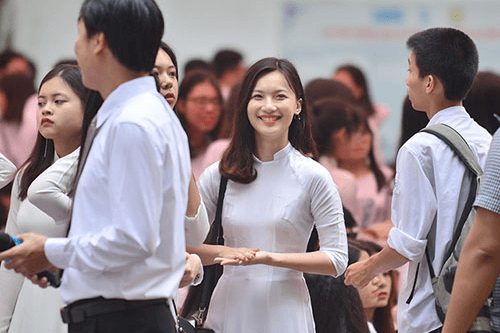 1001 kiểu “ngô nghê” của tân sinh viên Trường Cao đẳng Dược Sài Gòn khi ra thành phố nhập học 1001 kiểu “ngô nghê” của tân sinh viên Trường Cao đẳng Dược Sài Gòn khi ra thành phố nhập học