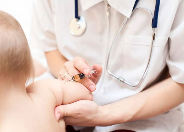 Tiêm vắc xin phòng ngừa các bệnh truyền nhiễm cho trẻ Tiêm vắc xin phòng ngừa các bệnh truyền nhiễm cho trẻ